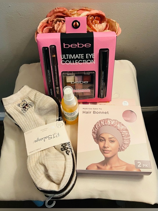 bebe Accessories - bebe Ultimate Eye Collection  4-Piece Bundle. Footies, Hair aBonnet & Face Spray